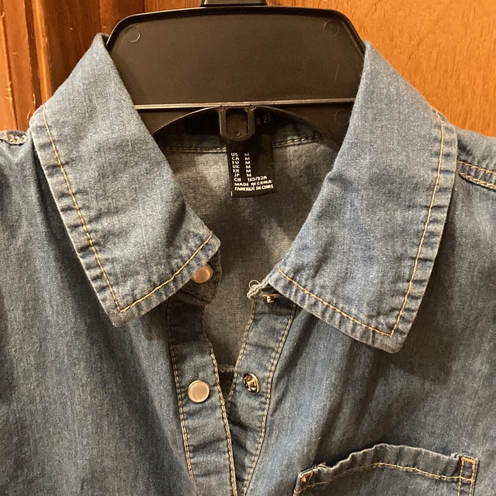 Forever 21 Denim Crop Top - Picture 3 of 7